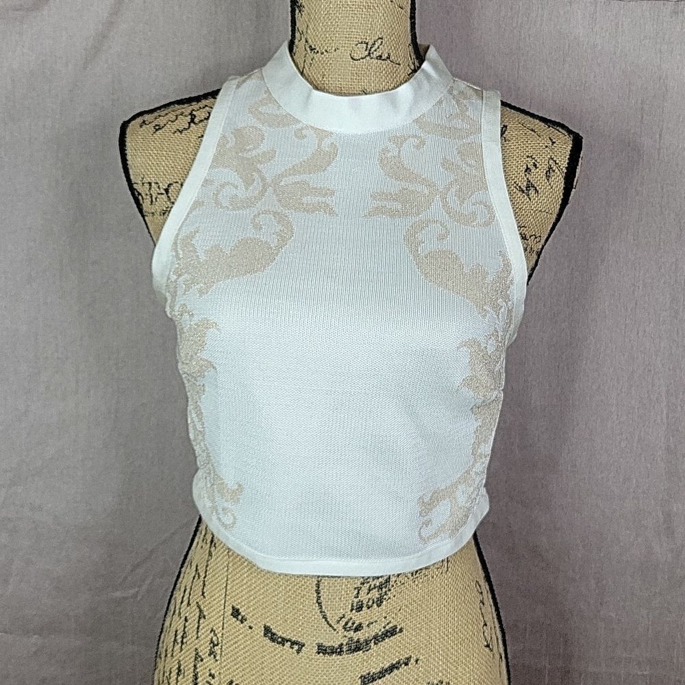 AKIRA Sleeveless Crop Top‎ Medium